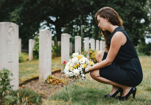 woman at a grave who needs a wrongful death attorney in Fairburn
